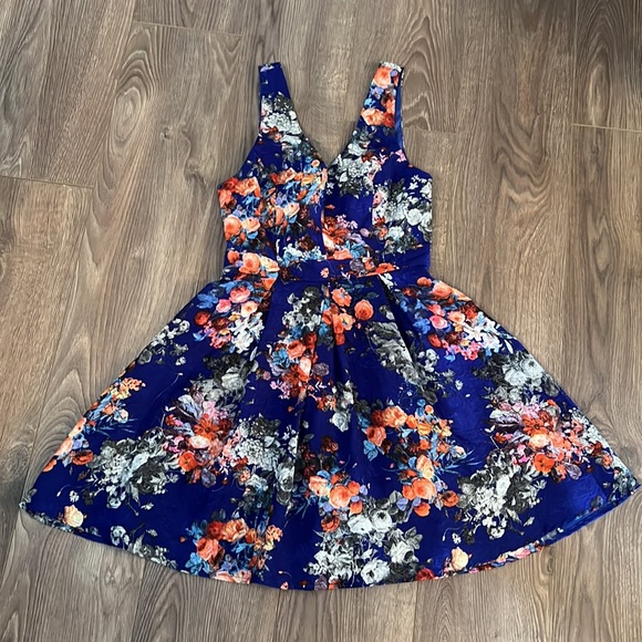 Lush brand blue & floral mini dress, size small - Picture 3 of 4